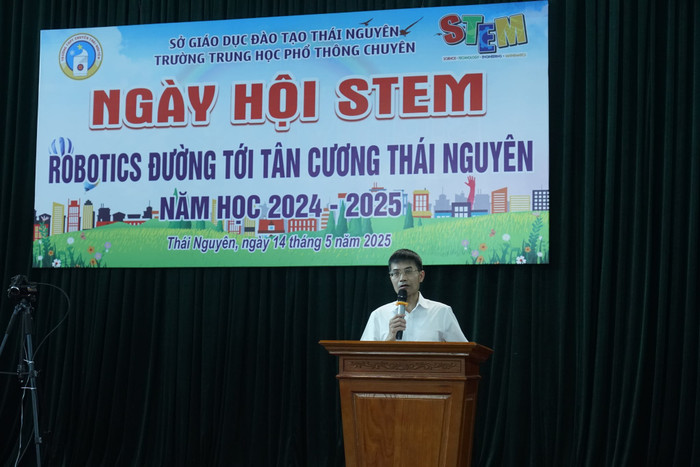 Thầy Bùi Thanh Tùng - Phó Hiệu trưởng Trường Trung học phổ thông Chuyên Thái Nguyên. Ảnh website nhà trường. d5ab35ce-11f8-4d0e-9e69-a88a06fbaa1a.jpg