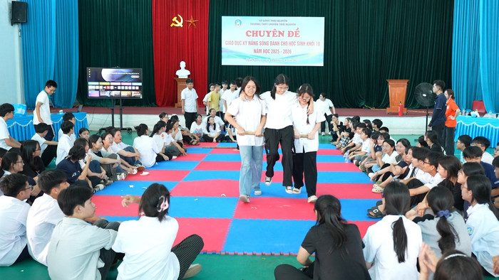 Học sinh Trường trung học phổ thông Chuyên Thái Nguyên tham gia hoạt động kỹ năng sống. Ảnh: website nhà trường. 5ffd8417-b20d-4162-b4fc-533d264d80a6.jpg