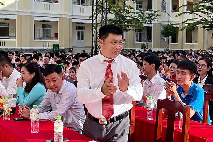 Thầy Trần Diệp Thái Châu - Hiệu trưởng Trường Trung học cơ sở An Bình (phường An Bình, Thành phố Cần Thơ). Ảnh: website nhà trường 542756365-122176369298535080-5008738758296033539-n.jpg