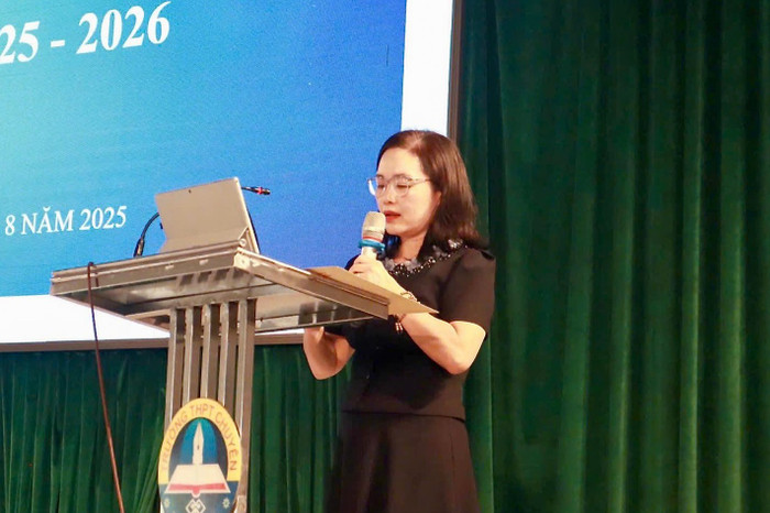 Cô Phạm Thị Thuận - Hiệu trưởng Trường Trung học phổ thông Chuyên Sơn La. Ảnh: website nhà trường 536276318-1212097310953768-5979199793429554074-n.jpg