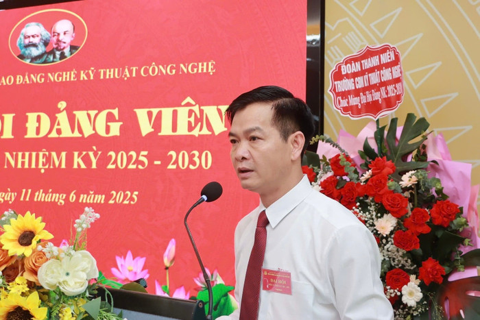 Thạc sĩ Đặng An Bình - Hiệu trưởng Trường Cao đẳng nghề Kỹ thuật Công nghệ. Ảnh: website nhà trường 506348060-1130432319130099-2871394200607233593-n.jpg