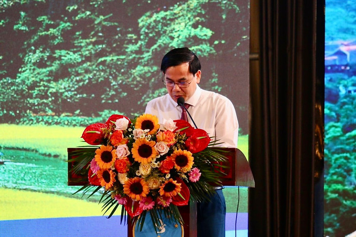 Thầy Hoàng Hải Nam - Hiệu trưởng Trường Trung học phổ thông Chuyên Lương Văn Tụy (Ninh Bình). Ảnh website nhà trường. 7b40ac2b-2564-4af3-a0c5-126fdc8683dc.jpg
