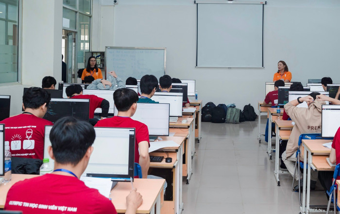 Sinh viên ngành Công nghệ thông tin tại Trường Đại học Công nghiệp Hà Nội. Ảnh: website nhà trường 482028887-610212655106701-7923994540810698541-n.jpg