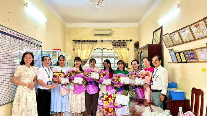 Ban giám hiệu Trường Trung học cơ sở Lương Thế Vinh (phường Liên Chiểu, Đà Nẵng) và các giáo viên tham gia hội thi giáo viên dạy giỏi. Ảnh: website nhà trường 487392200-1001752915421164-640399237953090748-n.jpg