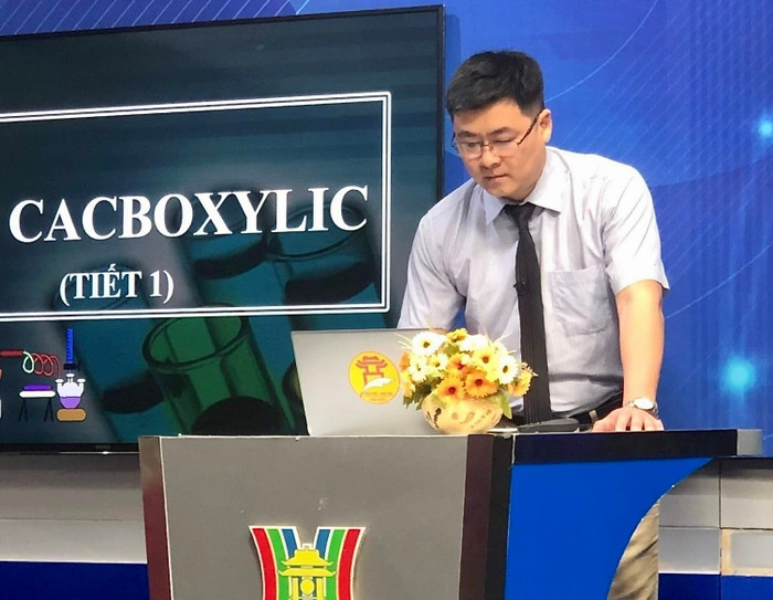 Thầy Trần Mạnh Cường - giáo viên bộ môn Hóa học, Trường Trung học phổ thông Kim Liên (Hà Nội). Ảnh: NVCC 123108512-10217416975042921-4450719477113556935-n.jpg