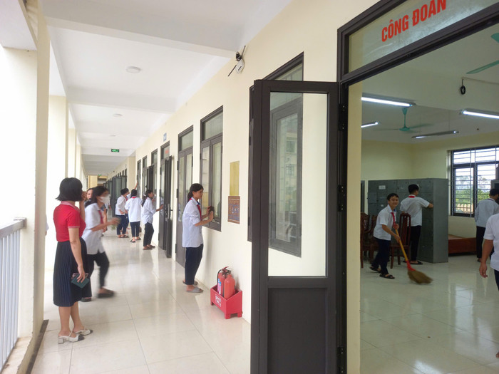 Cô và trò học sinh Trường Tiểu học và Trung học cơ sở Xuân Lai (xã Gia Bình, tỉnh Bắc Ninh) chuẩn bị cho năm học mới. Ảnh: website nhà trường. z6933382279160-26c0fd20f481e9a3546db0deffaf1faa.jpg