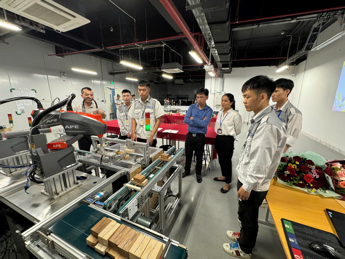 Một giờ thực hành của thầy và trò Trường Cao đẳng Công nghiệp Bắc Ninh. Ảnh: website nhà trường. 513090179-1294731669322881-7393029862393337646-n.jpg