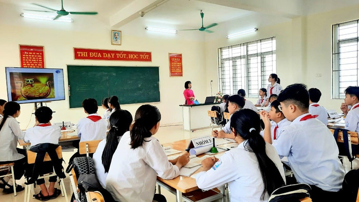 Một tiết học tại Trường Trung học cơ sở Ninh Khang (phường Hoa Lư, Ninh Bình). Ảnh: website nhà trường 486072405-1386364455669368-5509340934766072805-n.jpg