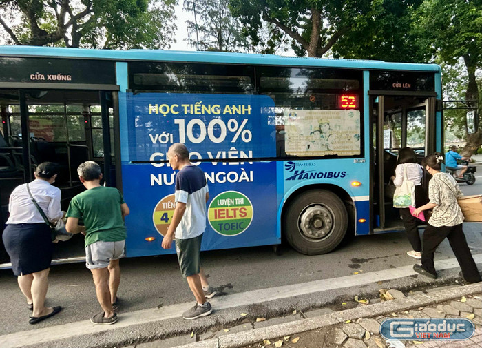 Ứng dụng “Thẻ vé giao thông Hà Nội” giúp người dân di chuyển bằng xe buýt tiện lợi hơn rất nhiều nhờ áp dụng công nghệ, chuyển đổi số. gdvn-xe-bus.jpg