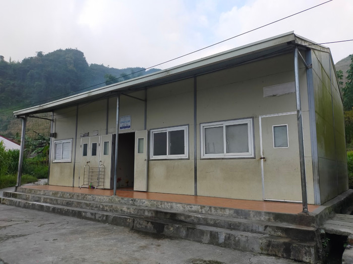 Một điểm trường của trường Mầm non Đường Thượng và ngoài cùng bên phải là căn phòng lưu trú dành cho giáo viên. (Ảnh: Nhà trường cung cấp) Một điểm trường của trường Mầm non Đường Thượng và ngoài cùng bên phải là căn phòng lưu trú dành cho giáo viên. (Ảnh: Nhà trường cung cấp)