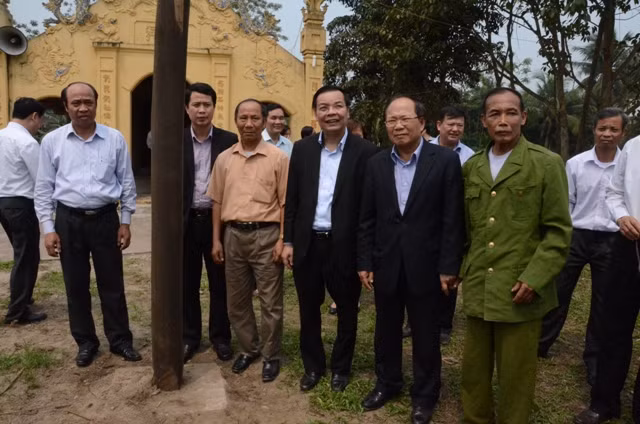 Bộ trưởng Hoàng Tuấn Anh mong rằng sang năm tại sân đình này sẽ không còn tái diễn tục đập trâu nữa