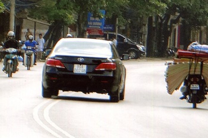 Một người dân ghi lại được hình ảnh chiếc xe Camry do Hải điểu khiển đang bỏ chạy vào ngày 29/8. (Ảnh: Lao Động) Một người dân ghi lại được hình ảnh chiếc xe Camry do Hải điểu khiển đang bỏ chạy vào ngày 29/8. (Ảnh: Lao Động)