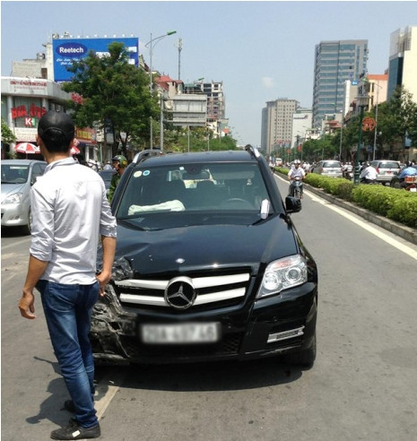 Chiếc xe Mercedes bị cướp.