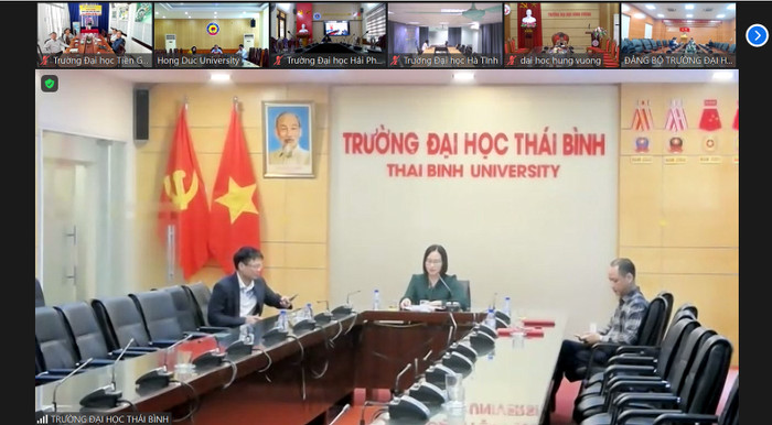 Lãnh đạo các trường đại học địa phương tích cực thảo luận tại Hội nghị. Lãnh đạo các trường đại học địa phương tích cực thảo luận tại Hội nghị.