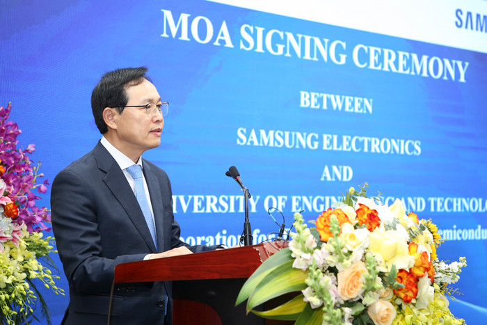 Ông Jooho Choi, Tổng Giám đốc Tổ hợp Samsung Việt Nam chia sẻ tại chương trình. Ông Jooho Choi, Tổng Giám đốc Tổ hợp Samsung Việt Nam chia sẻ tại chương trình.