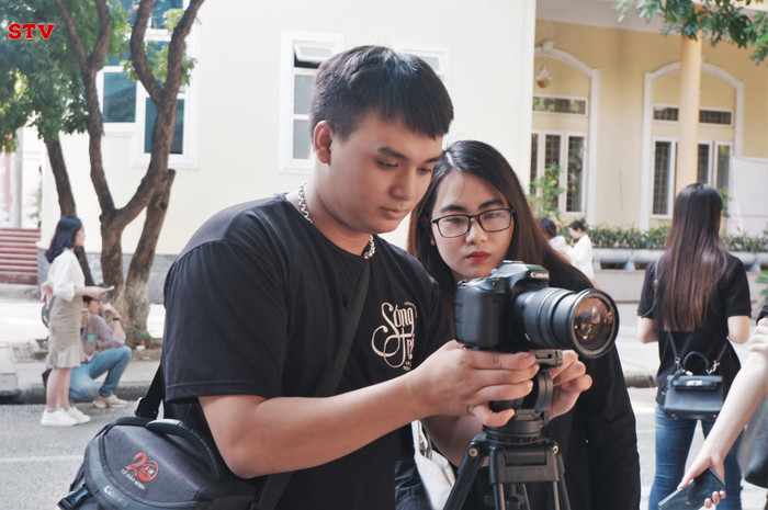 Sinh viên báo chí - truyền thông cần làm quen tác nghiệp ngay khi còn ngồi trên ghế nhà trường. Ảnh: NTCC Sinh viên báo chí - truyền thông cần làm quen tác nghiệp ngay khi còn ngồi trên ghế nhà trường. Ảnh: NTCC
