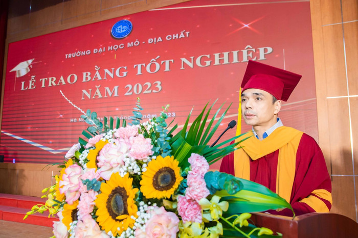 Phó Giáo sư, Tiến sĩ Nguyễn Đức Khoát - Trưởng phòng Đào tạo, Trường Đại học Mỏ - Địa chất. Ảnh: Website nhà trường Phó Giáo sư, Tiến sĩ Nguyễn Đức Khoát - Trưởng phòng Đào tạo, Trường Đại học Mỏ - Địa chất. Ảnh: Website nhà trường