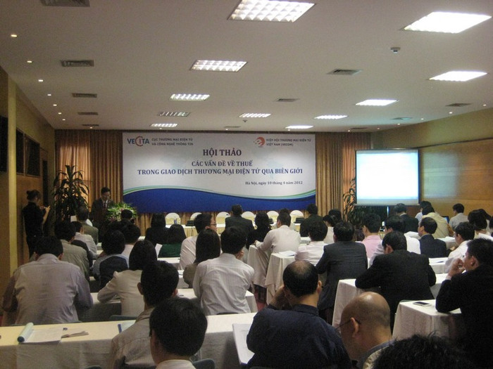 Hội trường 318 chật kín các đại biểu tham dự Hội thảo (ảnh: Bằng Giang) Hội trường 318 chật kín các đại biểu tham dự Hội thảo (ảnh: Bằng Giang)