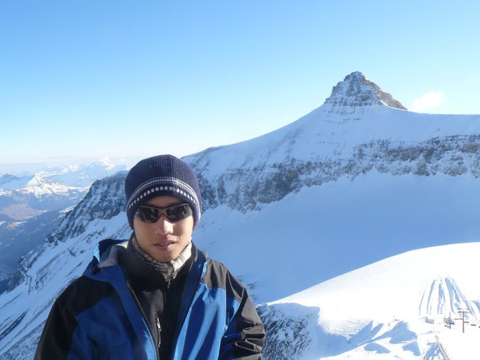 Hoàng Đức Minh trong một chuyến tập huấn môi trường ở Thụy Sỹ Hoàng Đức Minh trong một chuyến tập huấn môi trường ở Thụy Sỹ