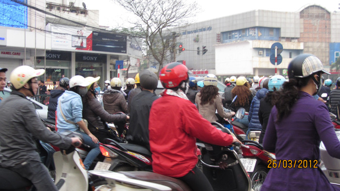 Chùa Bộc là một trong những tuyến giao thông thường xuyên xảy ra tình trạng ách tắc vào giờ cao điểm (ảnh: Diệu Linh) Chùa Bộc là một trong những tuyến giao thông thường xuyên xảy ra tình trạng ách tắc vào giờ cao điểm (ảnh: Diệu Linh)