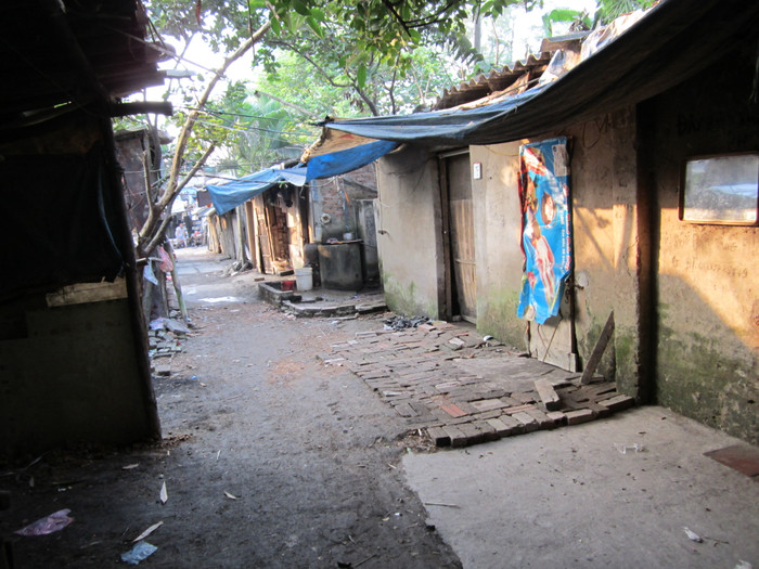 Những phòng trọ ẩm thấp, chật hẹp (Ảnh: Đức Chiến)