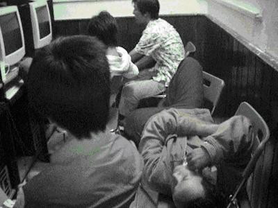 Với những con nghiện game 24/24 thì ghế là giường, quán net là nhà