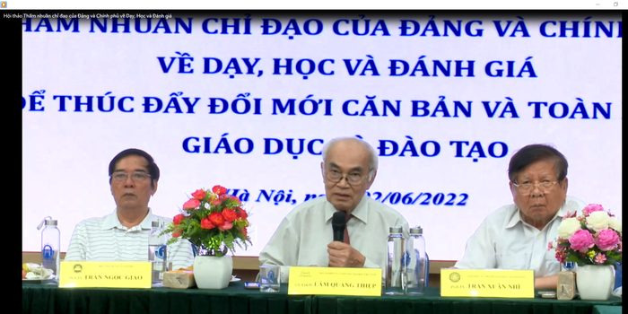Giáo sư Lâm Quang Thiệp (giữa) chia sẻ về khoa học và công nghệ dạy, học và đánh giá trong giáo dục. Giáo sư Lâm Quang Thiệp (giữa) chia sẻ về khoa học và công nghệ dạy, học và đánh giá trong giáo dục.