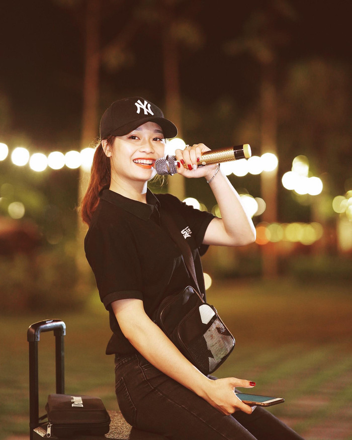 Sau 4 năm học, Hoàng Ly cho biết bản thân đã thuần thục các thao tác nghiệp vụ du lịch. (Ảnh: NVCC)