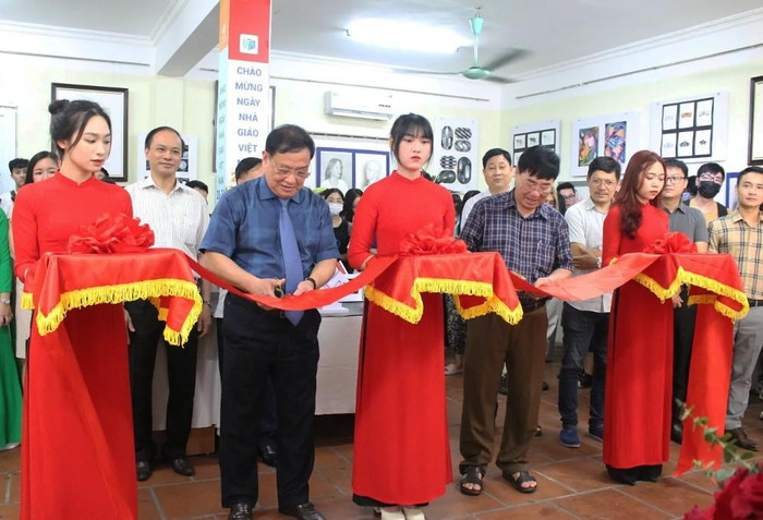 Trường Đại học Hòa Bình tổ chức Trưng bày Kết quả học tập Mỹ thuật cơ sở của sinh viên các khóa. (Ảnh: Linh Trang)