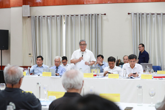 Giáo sư Vũ Minh Giang nhấn mạnh, tự chủ cần chú trọng đến sự tự do về không gian học thuật nhằm thúc đẩy sự sáng tạo, phát triển. (Ảnh: VNU)