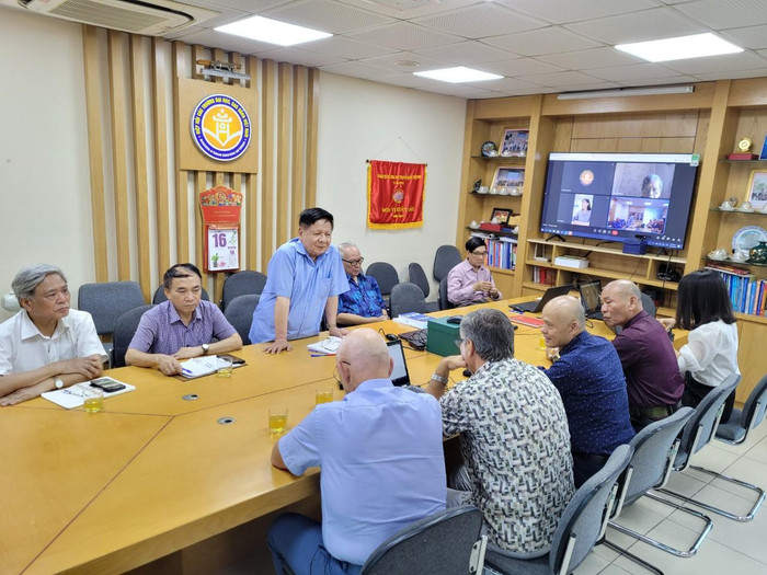 Phó Giáo sư, Tiến sĩ Trần Xuân Nhĩ đánh giá cao công nghệ SkyWay và hệ thống giao thông uSky. (Ảnh: Võ Dung) Phó Giáo sư, Tiến sĩ Trần Xuân Nhĩ đánh giá cao công nghệ SkyWay và hệ thống giao thông uSky. (Ảnh: Võ Dung)