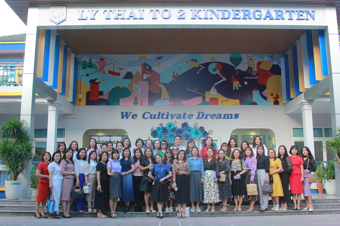 Đoàn đại biểu đến từ một số tỉnh phía Nam như Đắk Nông, Khánh Hoà... chụp ảnh lưu niệm. Đoàn đại biểu đến từ một số tỉnh phía Nam như Đắk Nông, Khánh Hoà... chụp ảnh lưu niệm.