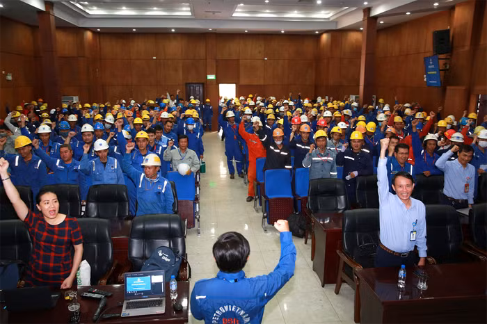 Văn hóa làm việc an toàn tại BSR thể hiện rõ nét trong việc triển khai các buổi nói chuyện an toàn.