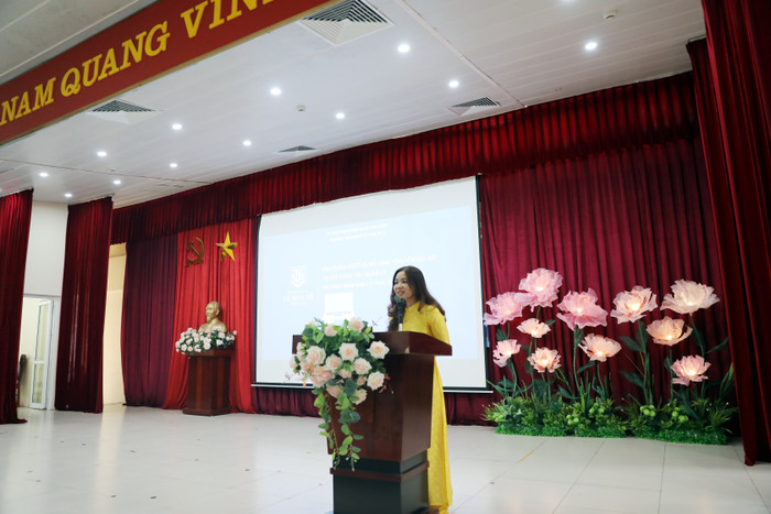 Cô Nguyễn Thị Thanh Thủy, Hiệu trưởng Trường Mầm non Lý Thái Tổ 2 phát biểu tham luận tại Hội thảo với đề tài: “Ứng dụng công nghệ thông tin và mô hình “chuyển đổi số” trong công tác quản lý tại Trường Mầm non Lý Thái Tổ 2. Cô Nguyễn Thị Thanh Thủy, Hiệu trưởng Trường Mầm non Lý Thái Tổ 2 phát biểu tham luận tại Hội thảo với đề tài: “Ứng dụng công nghệ thông tin và mô hình “chuyển đổi số” trong công tác quản lý tại Trường Mầm non Lý Thái Tổ 2.