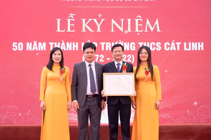 Dịp Lễ kỷ niệm, Trường Trung học cơ sở Cát Linh nhận được bằng khen của Bộ trưởng Bộ Giáo dục và Đào tạo vì đã có thành tích tiêu biểu, xuất sắc trong phong trào thi đua "Đổi mới, sáng tạo trong quản lý, giảng dạy và học tập" năm học 2021 - 2022.