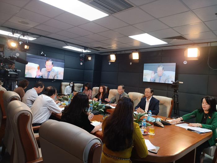 Tọa đàm trực tuyến: “Sách giáo khoa và câu chuyện xã hội hoá giáo dục” do Báo Đại biểu Nhân dân tổ chức. (Ảnh: PM)