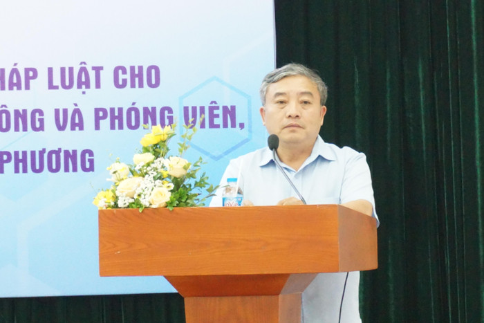 Ông Phạm Chí Trung - Phó Vụ trưởng Chính sách, Ủy ban Dân tộc chia sẻ tại Hội nghị. (Ảnh: Nguyên Phương) Ông Phạm Chí Trung - Phó Vụ trưởng Chính sách, Ủy ban Dân tộc chia sẻ tại Hội nghị. (Ảnh: Nguyên Phương)