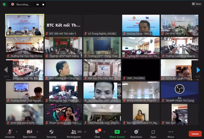 Buổi tọa đàm kết nối và có sự tham gia của gần 300 trường đại học và cao đẳng trên cả nước. (Ảnh: NP)