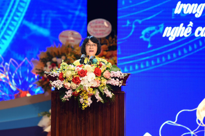 Nhà giáo Ưu tú Nguyễn Thị Bảo Thúy chia sẻ cảm xúc trong dịp Lễ Kỷ niệm 40 năm Ngày Nhà giáo Việt Nam. Ảnh: Bộ Giáo dục và Đào tạo. Nhà giáo Ưu tú Nguyễn Thị Bảo Thúy chia sẻ cảm xúc trong dịp Lễ Kỷ niệm 40 năm Ngày Nhà giáo Việt Nam. Ảnh: Bộ Giáo dục và Đào tạo.