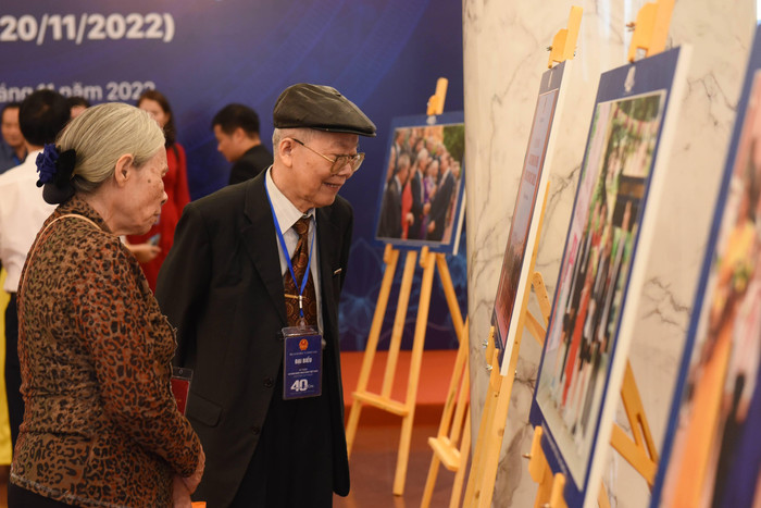 Các thầy cô giáo về dự lễ kỷ niệm 40 năm ngày Nhà giáo Việt Nam. Ảnh: Bộ Giáo dục và Đào tạo. Các thầy cô giáo về dự lễ kỷ niệm 40 năm ngày Nhà giáo Việt Nam. Ảnh: Bộ Giáo dục và Đào tạo.