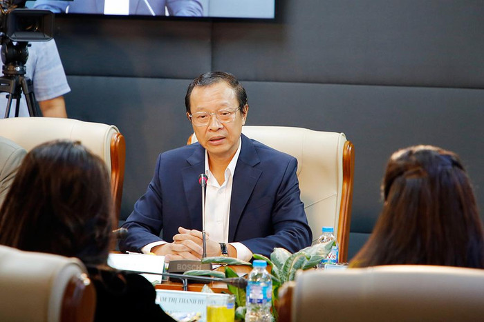 Thứ trưởng Bộ Giáo dục và Đào tạo Phạm Ngọc Thưởng chia sẻ tại buổi tọa đàm. (Ảnh: Báo Đại biểu Nhân dân)