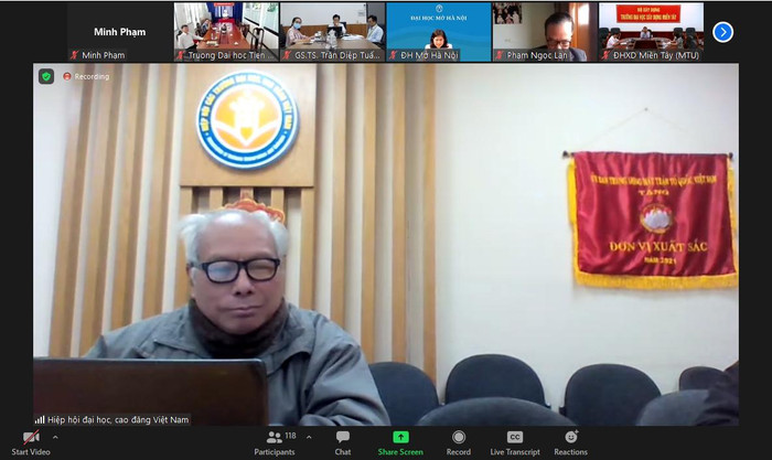 Tiến sĩ Lê Viết Khuyến cho rằng, rà soát lại những bất cập của Luật Giáo dục đại học trước hết phải làm rõ luật này có phù hợp với tinh thần của các Nghị quyết của Ban chấp hành Trung ương. (Ảnh: Chụp màn hình) Tiến sĩ Lê Viết Khuyến cho rằng, rà soát lại những bất cập của Luật Giáo dục đại học trước hết phải làm rõ luật này có phù hợp với tinh thần của các Nghị quyết của Ban chấp hành Trung ương. (Ảnh: Chụp màn hình)