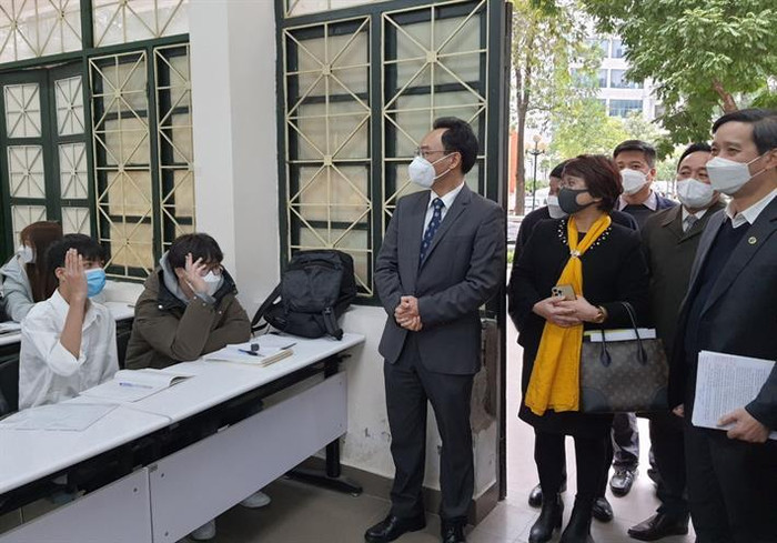 Thứ trưởng Hoàng Minh Sơn kiểm tra công tác mở cửa đón sinh viên tại Trường Đại học Giao thông Vận tải. (Ảnh: Bộ Giáo dục và Đào tạo) Thứ trưởng Hoàng Minh Sơn kiểm tra công tác mở cửa đón sinh viên tại Trường Đại học Giao thông Vận tải. (Ảnh: Bộ Giáo dục và Đào tạo)