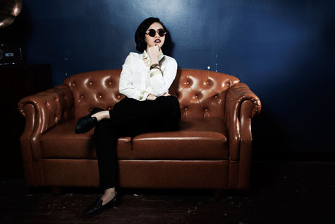 Để thể hiện tốt nhân vật trong MV, Phương Linh đã phải xem rất nhiều bộ phim, đọc nhiều câu chuyện về hiện tượng tự kỷ và cô đã làm điều đó quá tốt, vượt xa sự tưởng tượng của chính mình và cả ê-kíp thực hiện