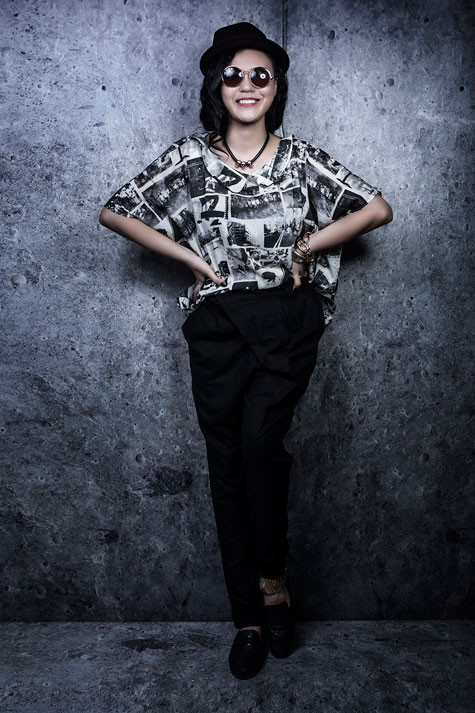 Sau cuộc thi The Voice – Giọng hát Việt mùa đầu tiên, giọng hát của Phương Linh đã tiến bộ hơn rất nhiều. Cảm nhạc tốt hơn, màu giọng cũng đậm hơn. Mặc dù là người dìu dắt, chỉ bảo Phương Linh thu âm từng chi tiết nhỏ trong ca khúc này nhưng khi nghe bản master sản phẩm hoàn chỉnh, nhạc sĩ Dương Trường Giang vẫn không khỏi bất ngờ.