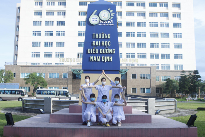 Sinh viên Trường Đại học Điều dưỡng Nam Định thể hiện quyết tâm cùng Bắc Giang chống dịch. (Ảnh: Nhà trường cung cấp) Sinh viên Trường Đại học Điều dưỡng Nam Định thể hiện quyết tâm cùng Bắc Giang chống dịch. (Ảnh: Nhà trường cung cấp)