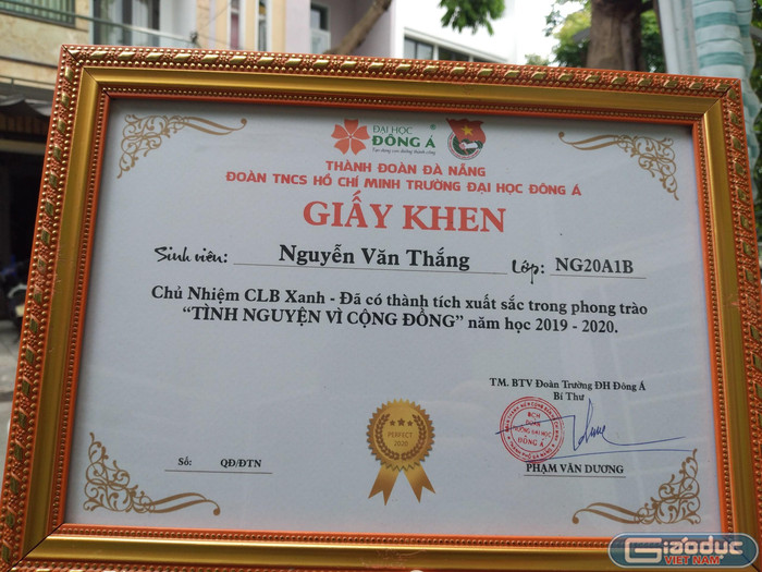 Nguyễn Văn Thắng từng được nhận bằng khen của Đoàn trường Đại học Đông Á. (Ảnh: NVCC)