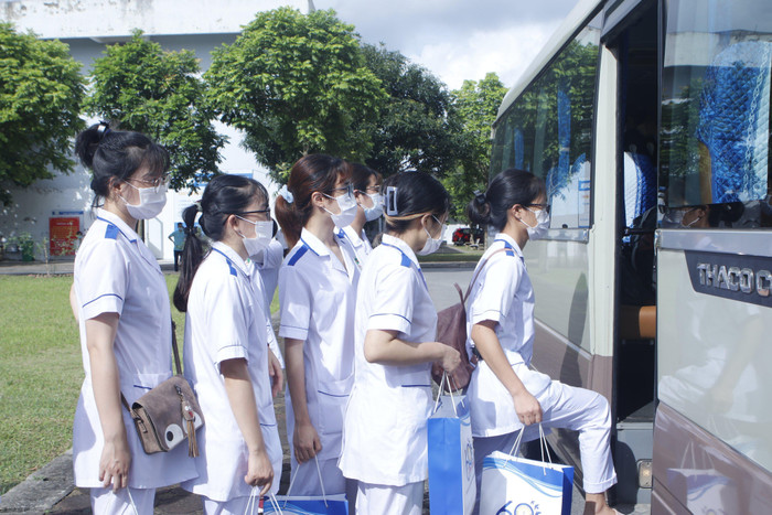 Sinh viên lên đường với quyết tâm và niềm tin chiến thắng. (Ảnh: Nhà trường cung cấp) Sinh viên lên đường với quyết tâm và niềm tin chiến thắng. (Ảnh: Nhà trường cung cấp)