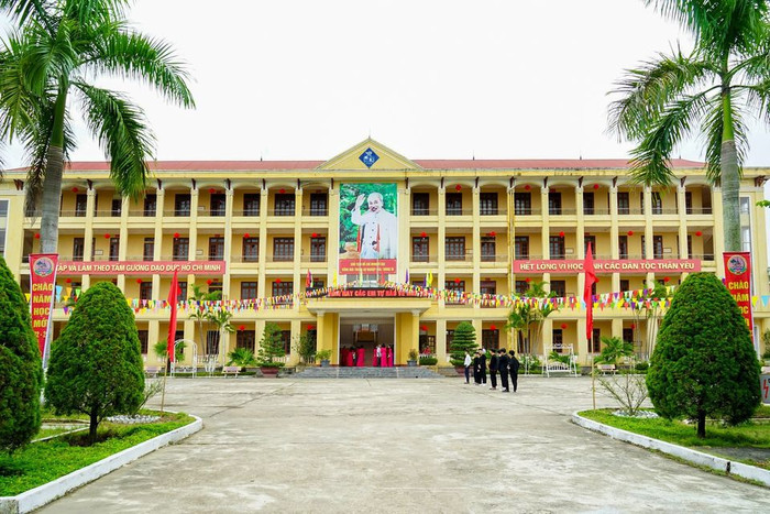 Trường Phổ thông Dân tộc nội trú Trung học phổ thông tỉnh Tuyên Quang (Ảnh: FB nhà trường) truong-ptdtntt-tuyên-quang.jpg