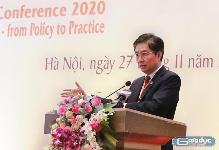 Giáo sư Trần Diệp Tuấn cũng cho rằng, không nên tranh cãi giữa Chủ tịch Hội đồng trường và Hiệu trưởng ai &quot;to&quot; quyền hơn. (Ảnh: Phạm Minh)